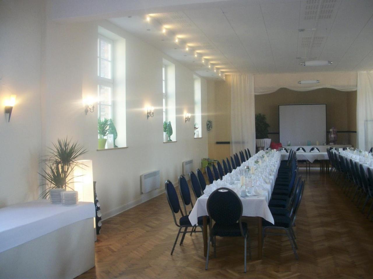 Hotel Buetzower Hof 外观 照片